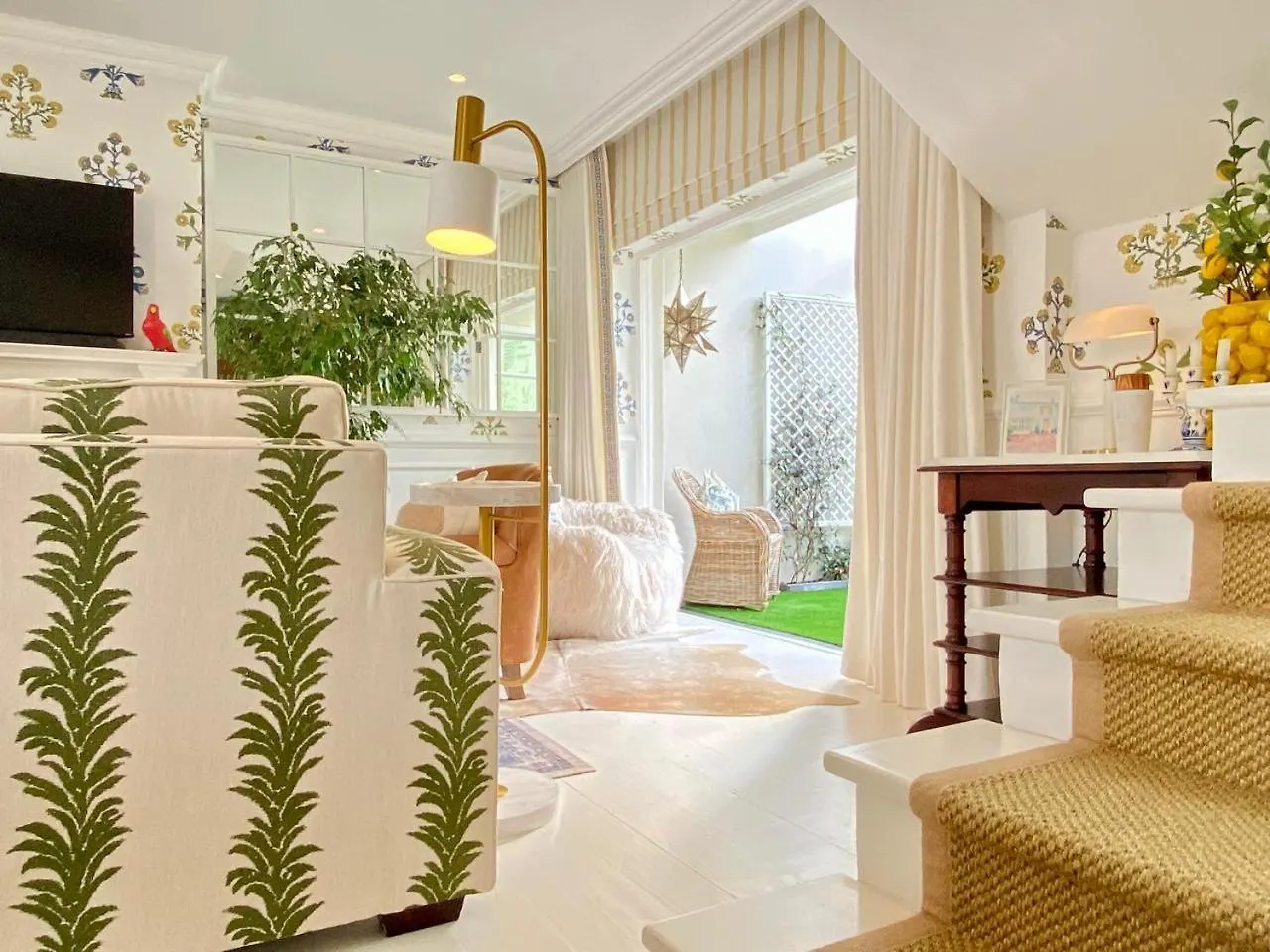 Modern Coastal Townhouse At The Majestic location