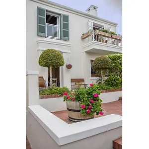  Holiday home Charming Coastal Townhouse At The Majestic